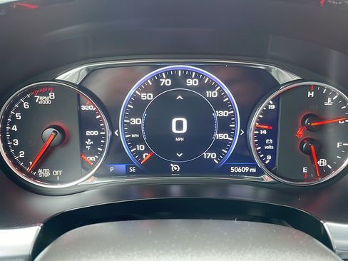 Used 2023 Chevrolet Traverse Premier FWD image 10
