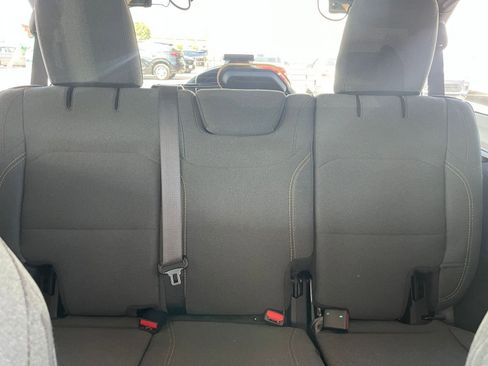 Used 2025 Jeep Wrangler Sahara image 37