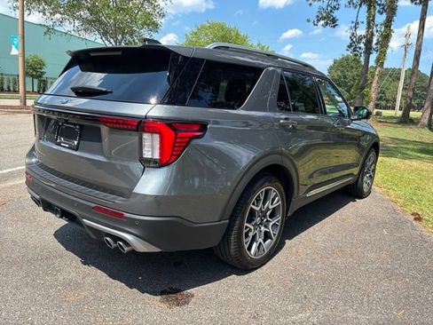 Used 2025 Ford Explorer Platinum w/ Ultimate Package RWD image 3