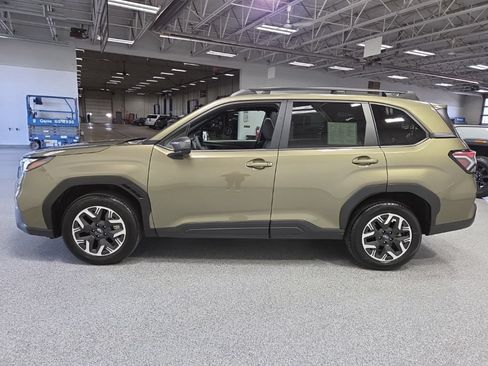 Used 2025 Subaru Forester Premium AWD/4WD image 4