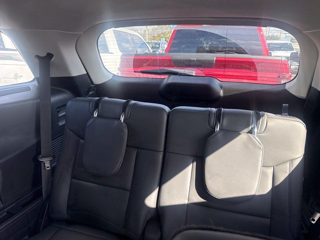 Used 2025 Ford Explorer Active w/ Active Comfort Package RWD image 5