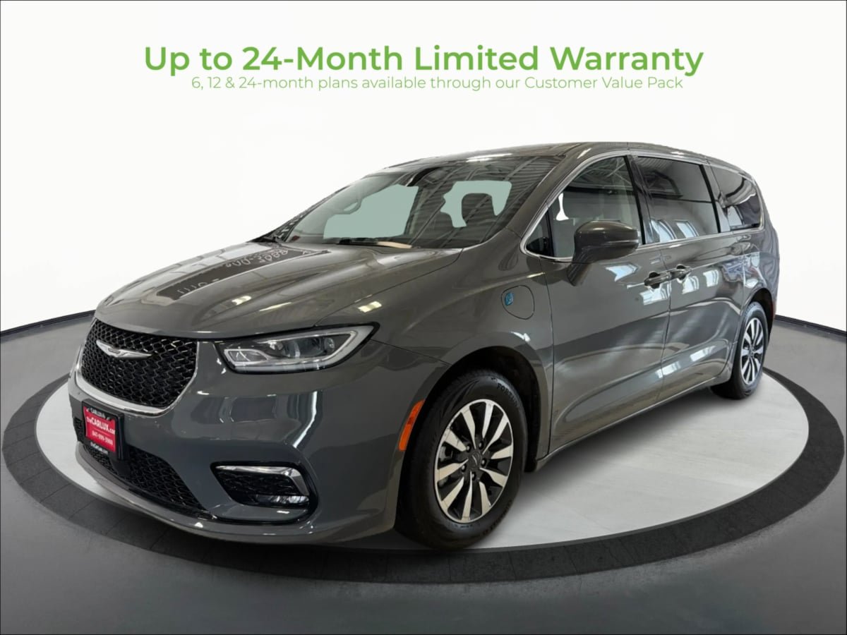 Used 2022 Chrysler Pacifica Touring-L FWD image 3