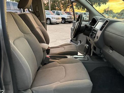 Used 2019 Nissan Frontier SV image 13