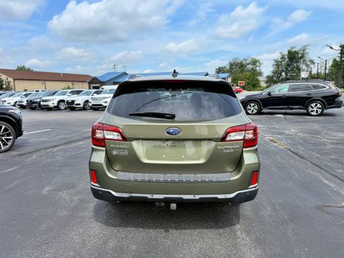 Used 2017 Subaru Outback 3.6R Touring w/ Popular Package #5A AWD/4WD image 8