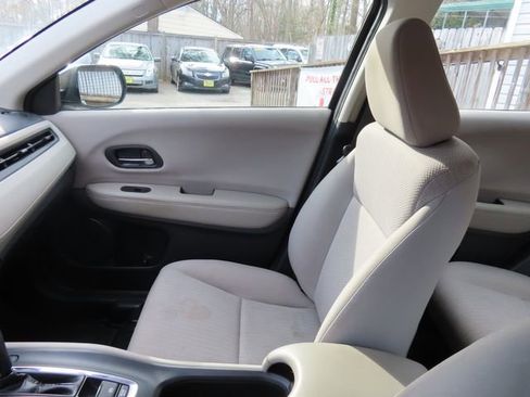 Used 2018 Honda HR-V LX image 19