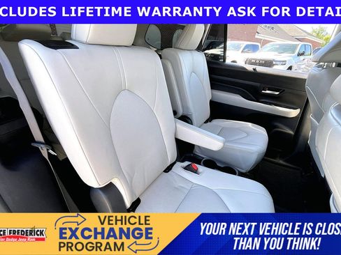 Used 2024 Toyota Grand Highlander AWD image 22