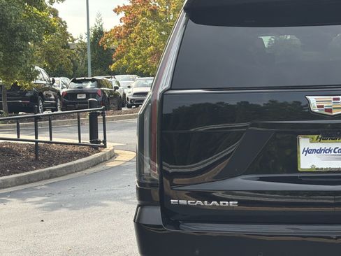 Used 2025 Cadillac Escalade V AWD/4WD image 22