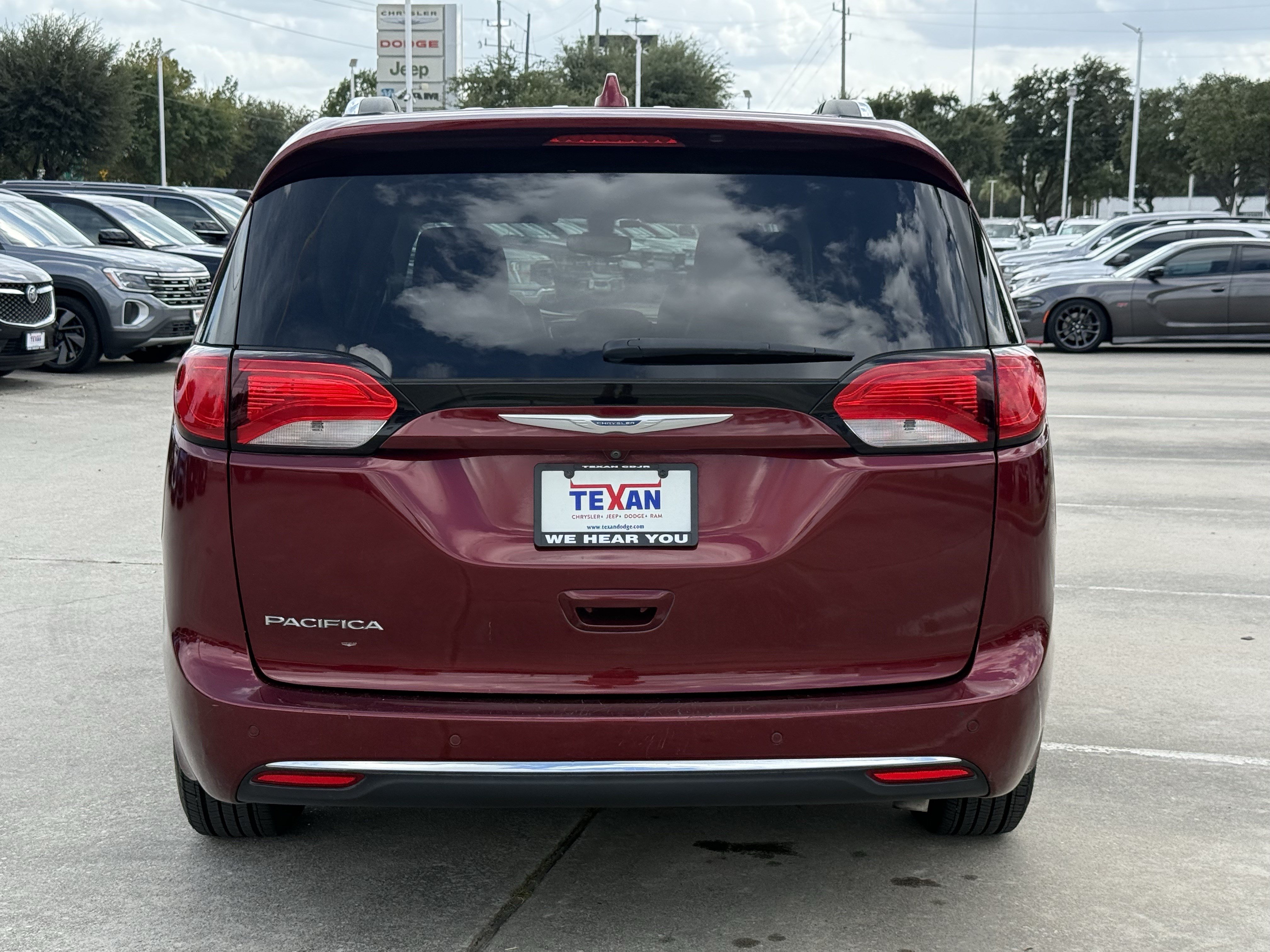 Used 2017 Chrysler Pacifica Touring-L Plus FWD image 6