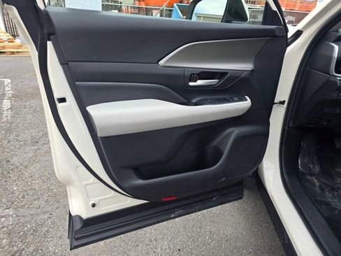 Used 2024 Toyota Grand Highlander XLE image 23