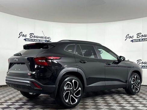 New 2025 Chevrolet Trax RS w/ Sunroof Package image 7