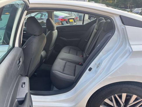 Used 2025 Nissan Altima 2.5 SV FWD image 27