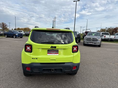 Used 2018 Jeep Renegade Altitude w/ UConnect 8.4 Nav Group image 4