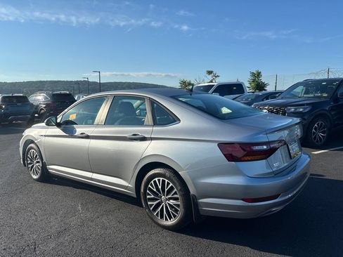 Used 2019 Volkswagen Jetta SEL w/ Cold Weather Package FWD image 4