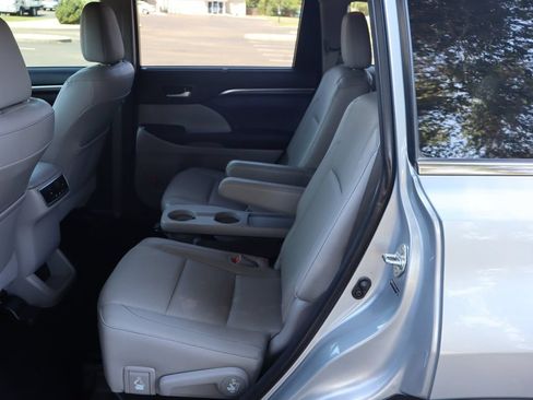 Used 2014 Toyota Highlander Limited FWD image 20
