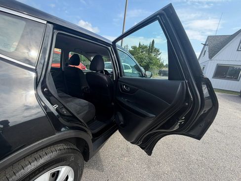 Used 2014 Nissan Rogue S FWD image 13