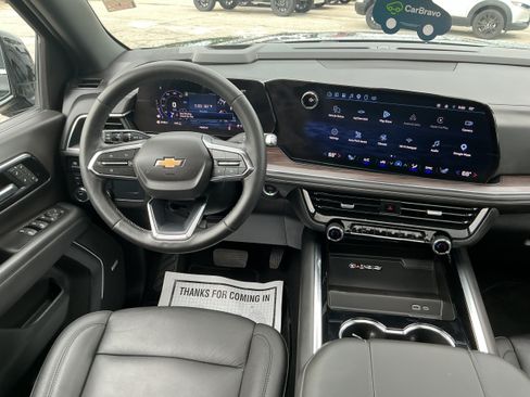 Certified 2025 Chevrolet Suburban LT w/ Comfort Package AWD/4WD image 9