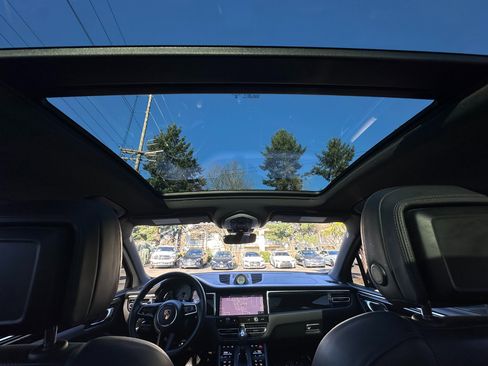 Used 2022 Porsche Macan S w/ Premium Package Plus image 11