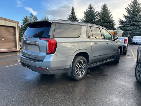 Used 2023 GMC Yukon XL AT4 image 3