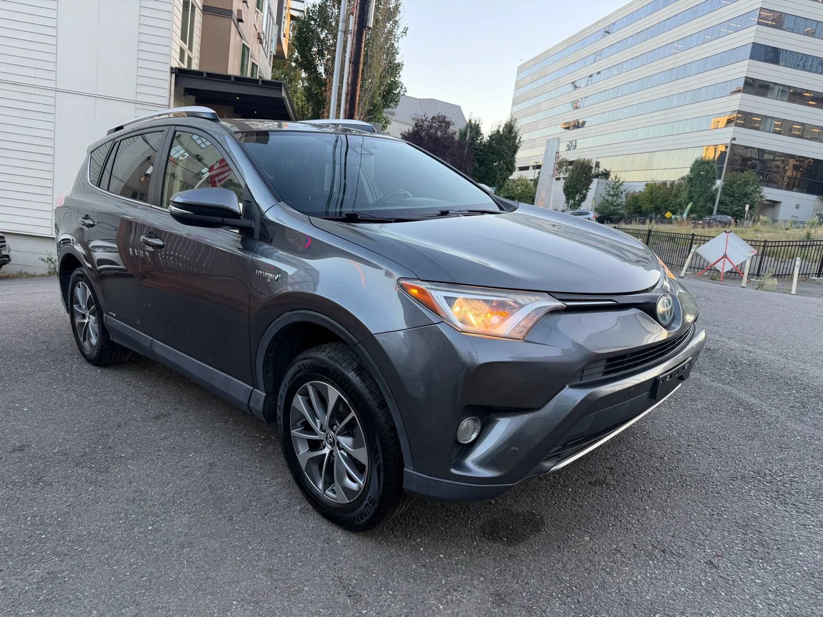 Used 2016 Toyota RAV4 XLE w/ Convenience Package AWD/4WD image 5