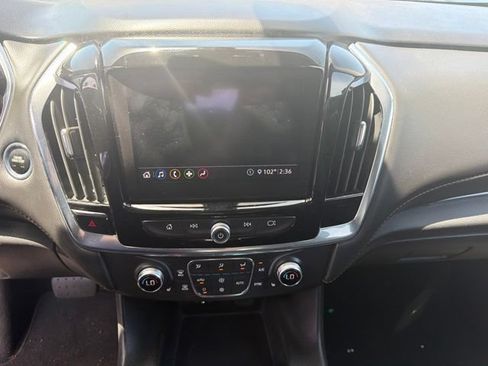 Used 2021 Chevrolet Traverse LT FWD image 17