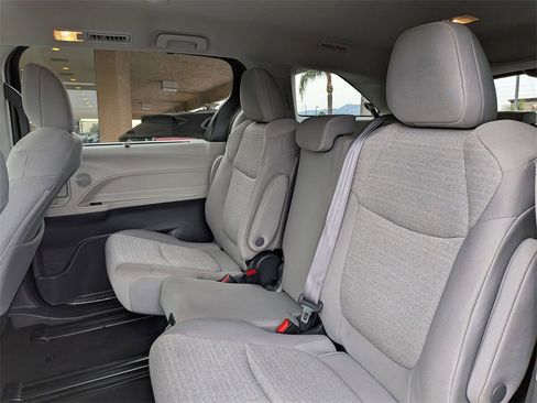 Used 2024 Toyota Sienna LE image 25