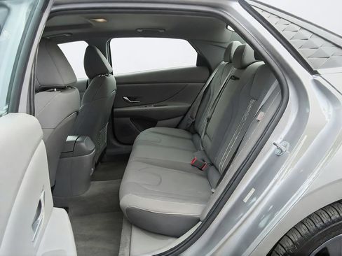 Used 2025 Hyundai Elantra SEL FWD image 32