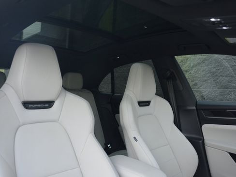 Certified 2025 Porsche Macan 4S Electric image 28