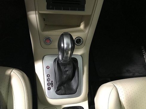Used 2015 Volkswagen Tiguan SE FWD image 28