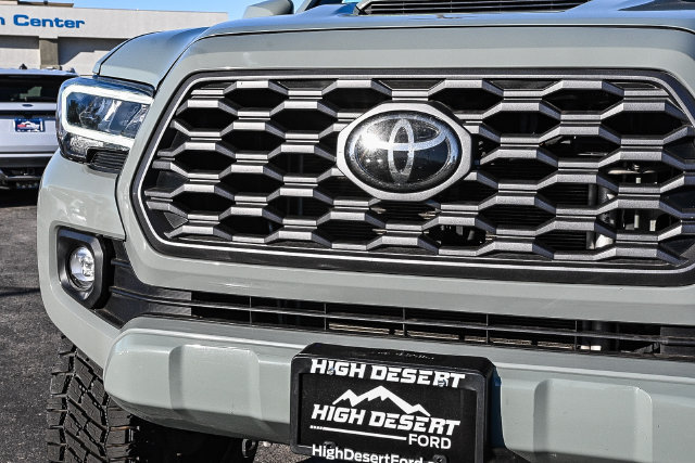 Used 2022 Toyota Tacoma TRD Sport w/ TRD Premium Sport Package RWD image 5