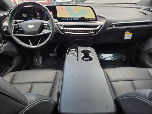 Used 2024 Cadillac Lyriq Luxury AWD/4WD image 15