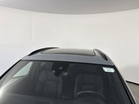 Certified 2026 Porsche Macan AWD/4WD image 17