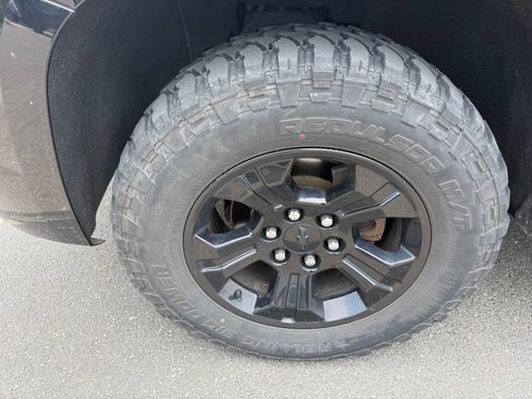 Used 2019 Chevrolet Tahoe LT w/ Z71 Midnight Edition AWD/4WD image 11
