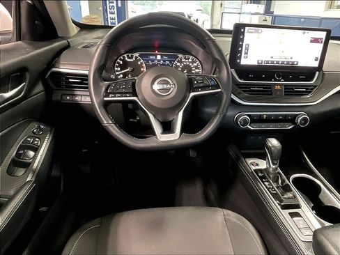 Used 2024 Nissan Altima 2.5 SV w/ SV Premium Package AWD/4WD image 17