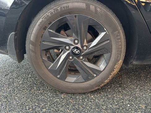 Used 2023 Hyundai Elantra SEL image 29