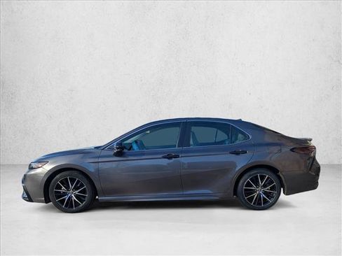 Used 2021 Toyota Camry SE image 8