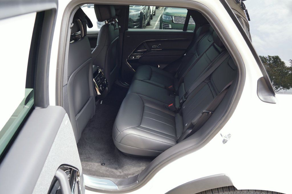 New 2026 Land Rover Range Rover Sport Dynamic SE AWD/4WD image 30