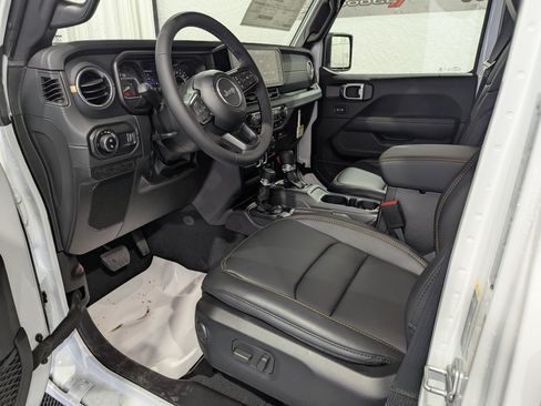 Used 2026 Jeep Gladiator Sport AWD/4WD image 13