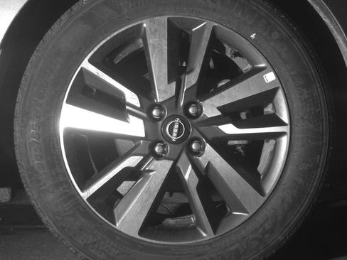 Used 2025 Nissan Versa SV image 10