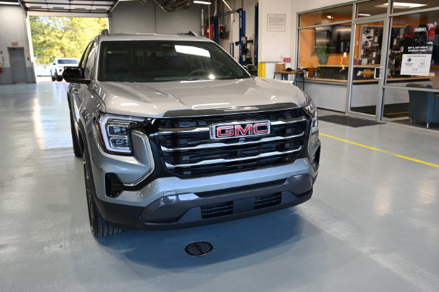 New 2027 GMC Terrain Elevation w/ Elevation Premium Package FWD image 3