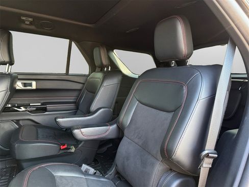 Certified 2023 Ford Explorer ST-Line w/ Class IV Trailer Tow Package image 12