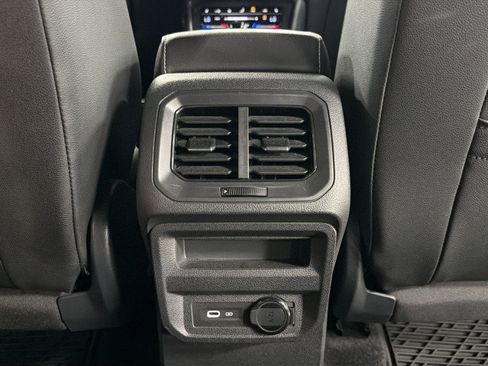 Certified 2023 Volkswagen Tiguan SE R-Line AWD/4WD image 33