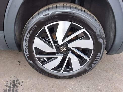 Used 2025 Volkswagen Atlas SE image 8