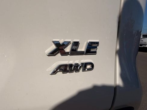 Used 2019 Toyota RAV4 XLE w/ Convenience Package AWD/4WD image 16