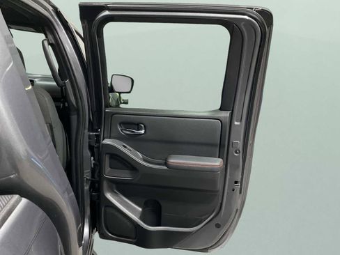 Used 2022 Nissan Frontier PRO-4X image 25