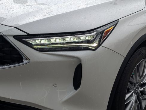 Used 2023 Acura MDX SH-AWD w/ Advance Package image 9