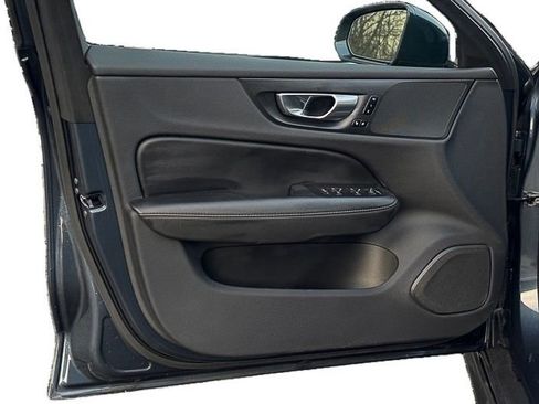 Used 2025 Volvo V60 B5 Cross Country Plus image 14