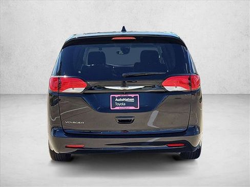 Used 2024 Chrysler Voyager LX FWD image 7