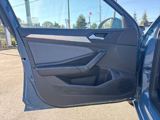 Used 2025 Volkswagen Jetta SE FWD image 26