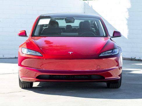 Used 2025 Tesla Model 3 image 4