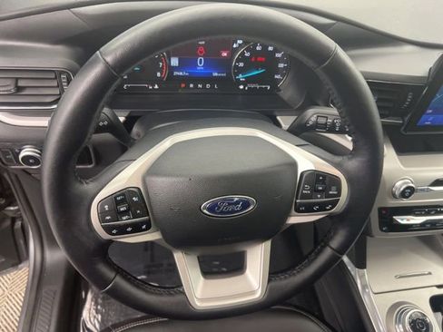 Used 2023 Ford Explorer XLT w/ Equipment Group 202A AWD/4WD image 16